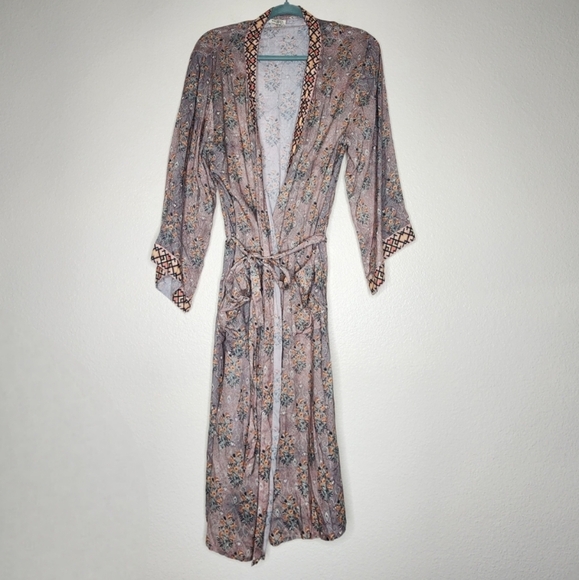 World Market Robe OS - Picture 2 of 4